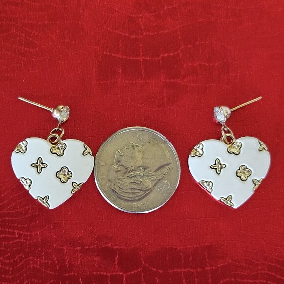 🩷💚💛💜Cream Color HEART Earrings🩷💚💛💜 - NWOT - Picture 2 of 7